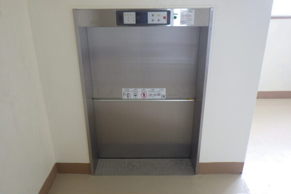小荷物専用昇降機の全撤去後、新設工事（リニューアル）｜小荷物専用昇降機(ダムウェーター).com