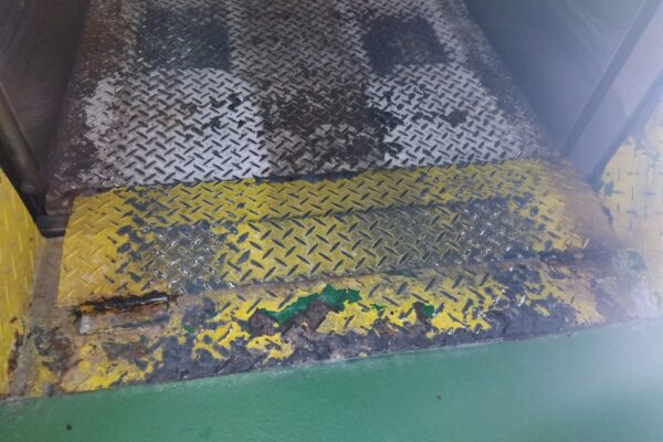 小荷物専用昇降機（ダムウェーター）のサビ・湿気対策をご検討ください！｜小荷物専用昇降機(ダムウェーター).com