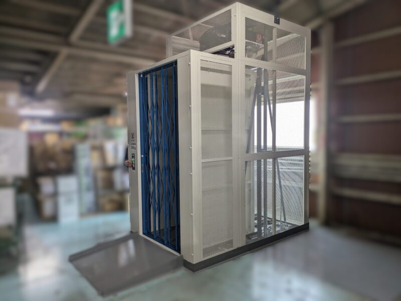垂直搬送機の設置の事例をご紹介します。｜小荷物専用昇降機(ダムウェーター).com