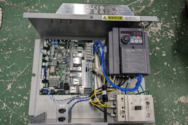 飲食店の小荷物専用昇降機（ダムウェーター）を制御リニューアルで修理！故障リスクを減らすコツ｜小荷物専用昇降機(ダムウェーター).com