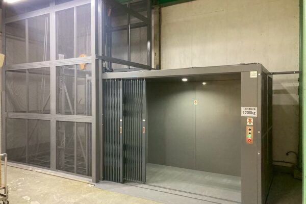 垂直搬送機の特徴とエレベーターとの違い｜小荷物専用昇降機(ダムウェーター).com