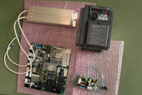 制御盤内の基盤故障による、制御盤内機器一式の更新｜小荷物専用昇降機(ダムウェーター).com