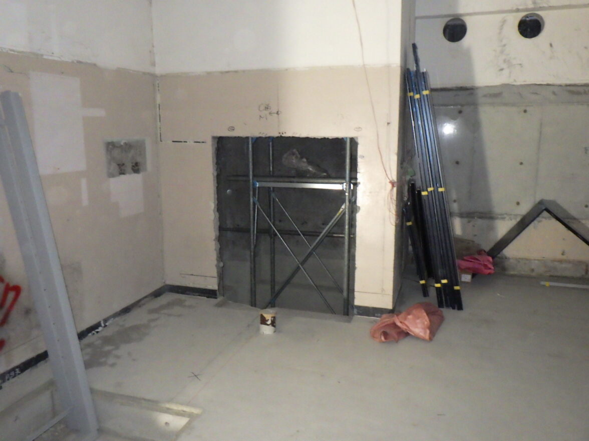 小荷物専用昇降機の新設工事をスムーズに進めるためのポイントと注意点｜小荷物専用昇降機(ダムウェーター).com