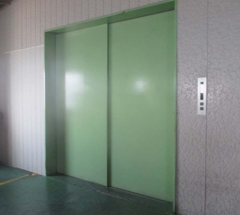 荷物用エレベーターの設置例
